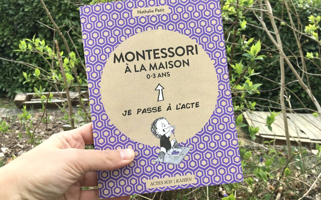 Couverture du livre Montessori à la maison O-3 ans, Actes Sud